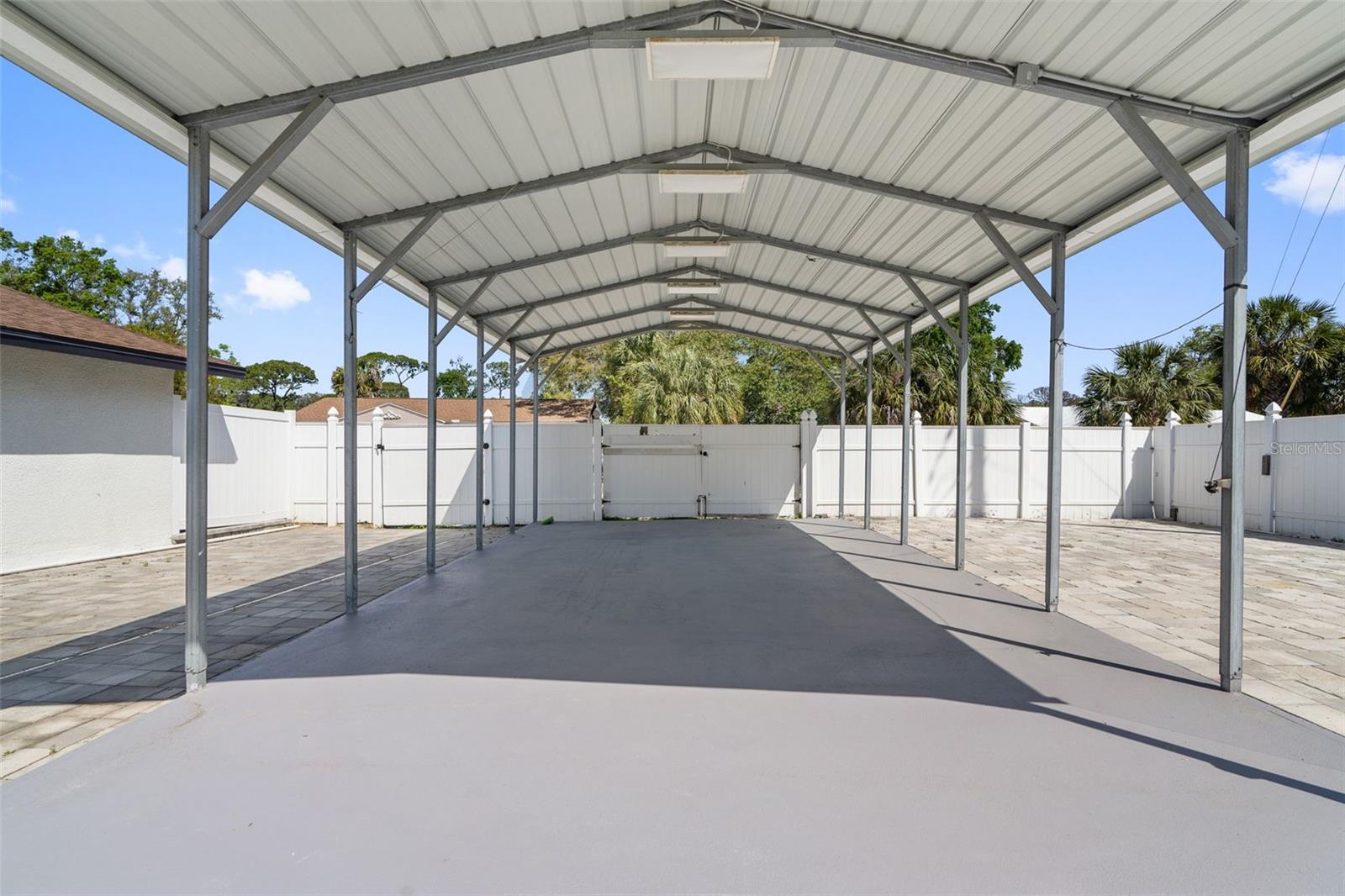 6421 SANTA MONICA DR, TAMPA, FL, 33615