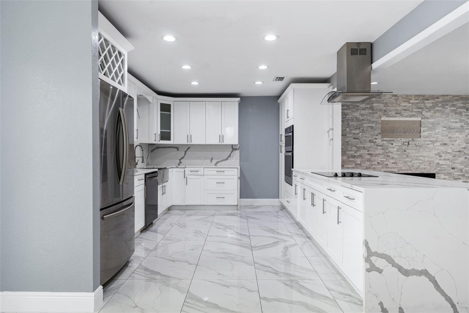 6421 SANTA MONICA DR, TAMPA, FL, 33615