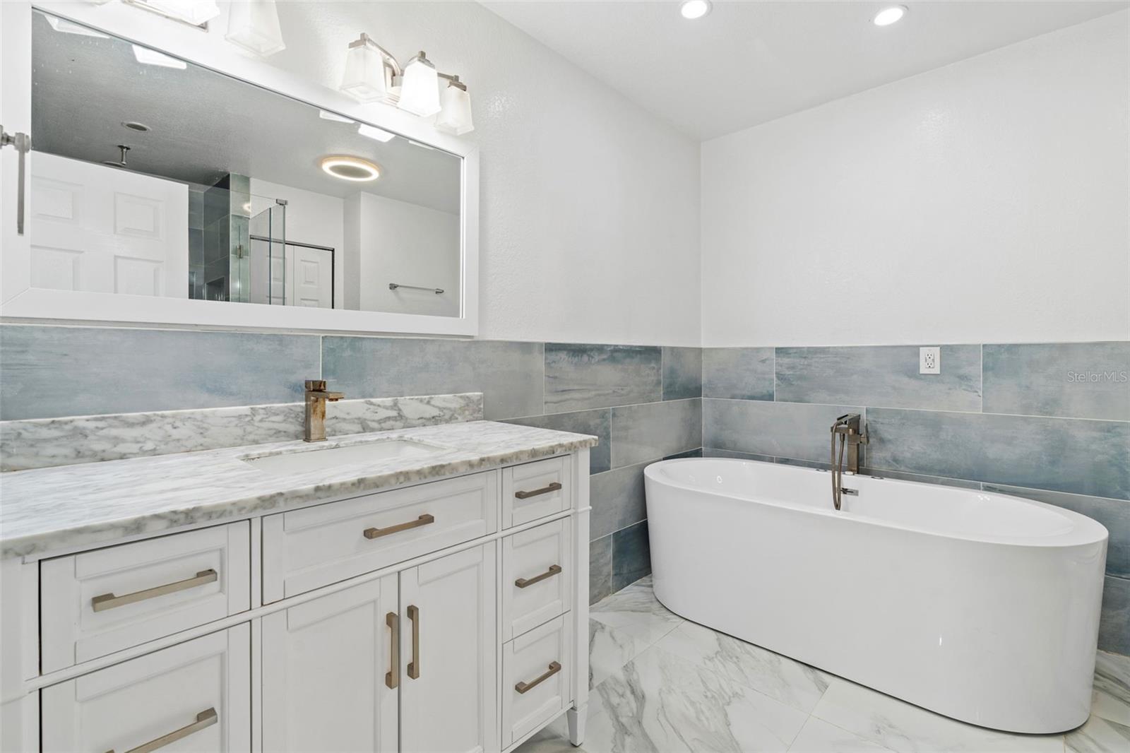 6421 SANTA MONICA DR, TAMPA, FL, 33615