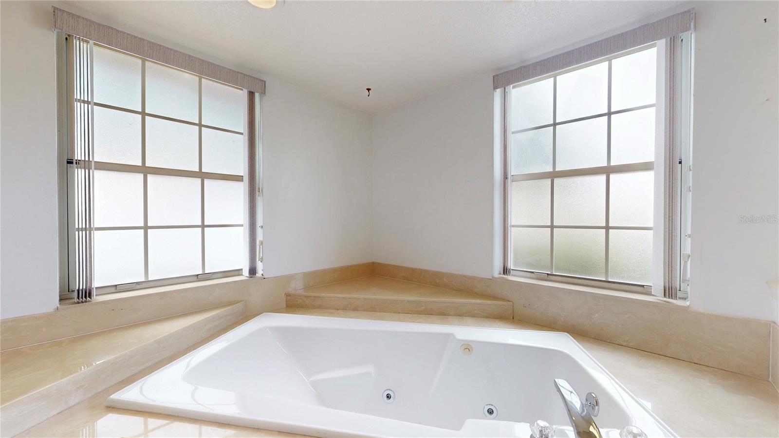 1720 NORTH CT, EUSTIS, FL, 32726
