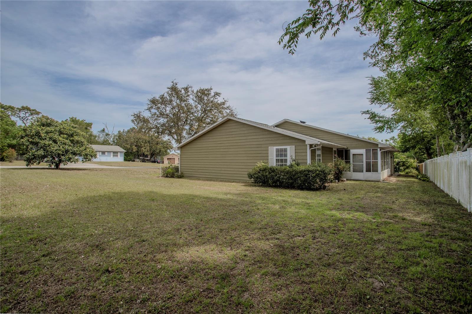 1720 NORTH CT, EUSTIS, FL, 32726