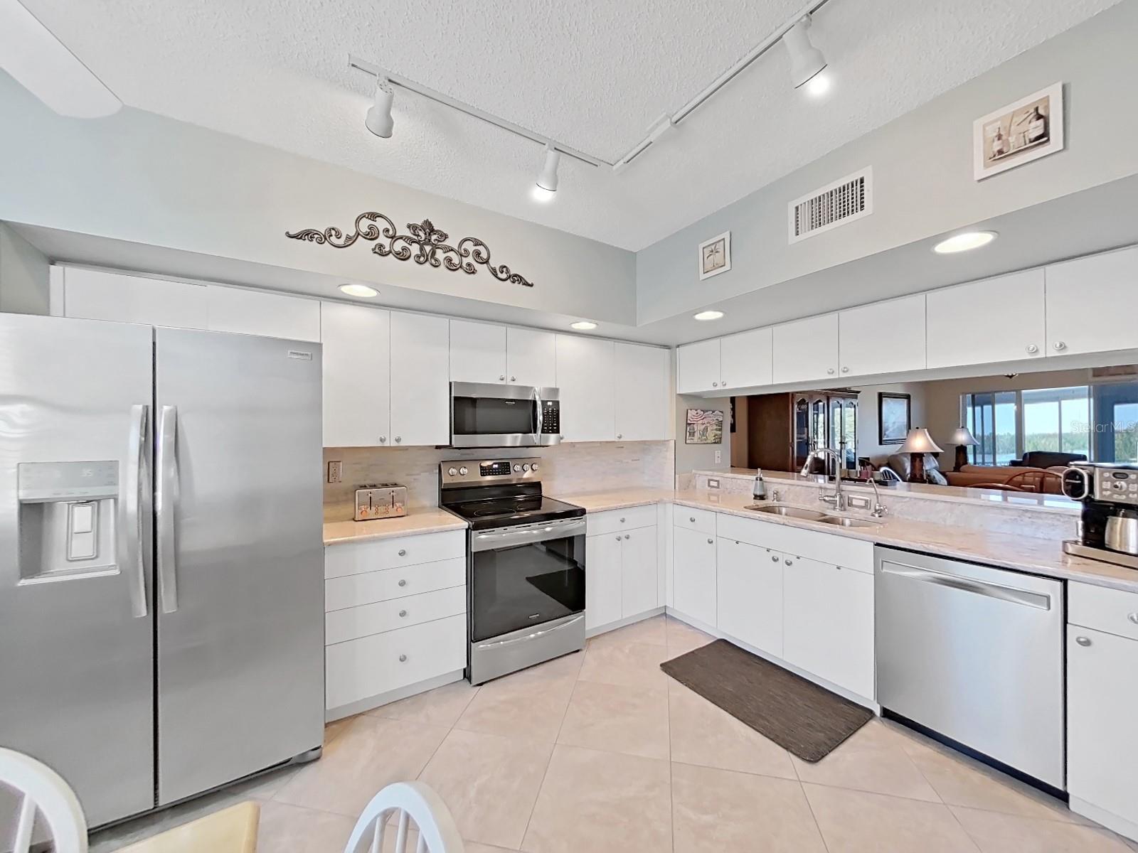 6495 SHORELINE DR #8105, SEMINOLE, FL, 33708