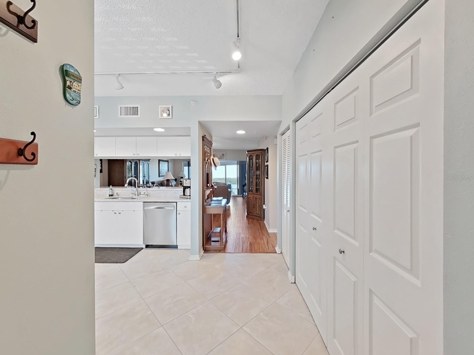 6495 SHORELINE DR #8105, SEMINOLE, FL, 33708