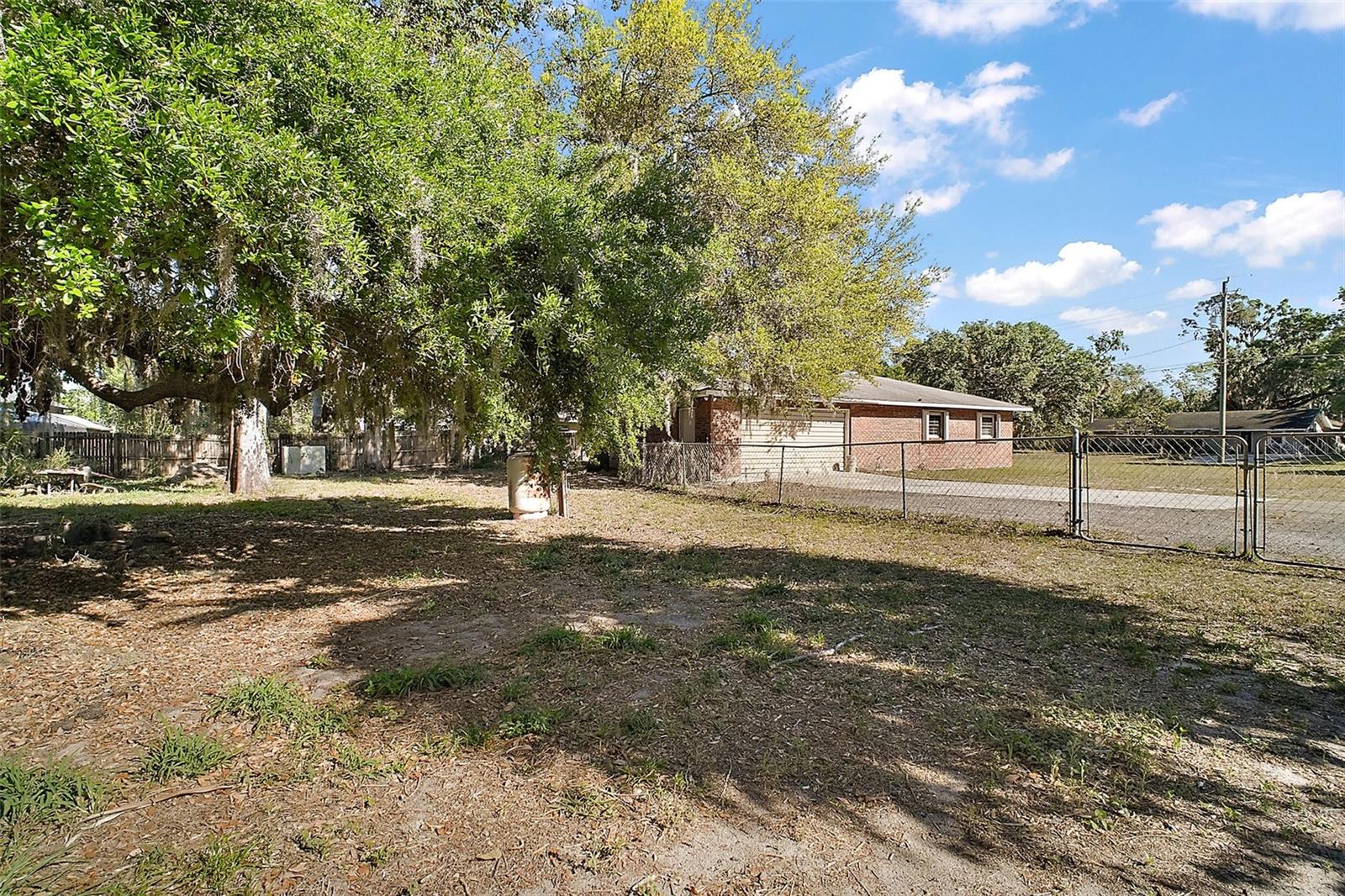 208 PALM WAY, TAVARES, FL, 32778