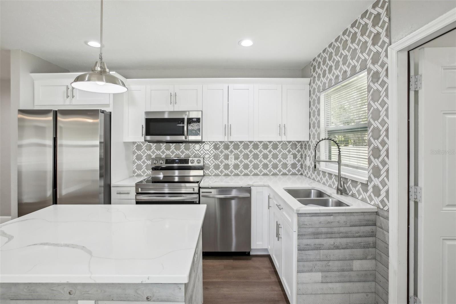 1000 8TH AVE SW, LARGO, FL, 33770