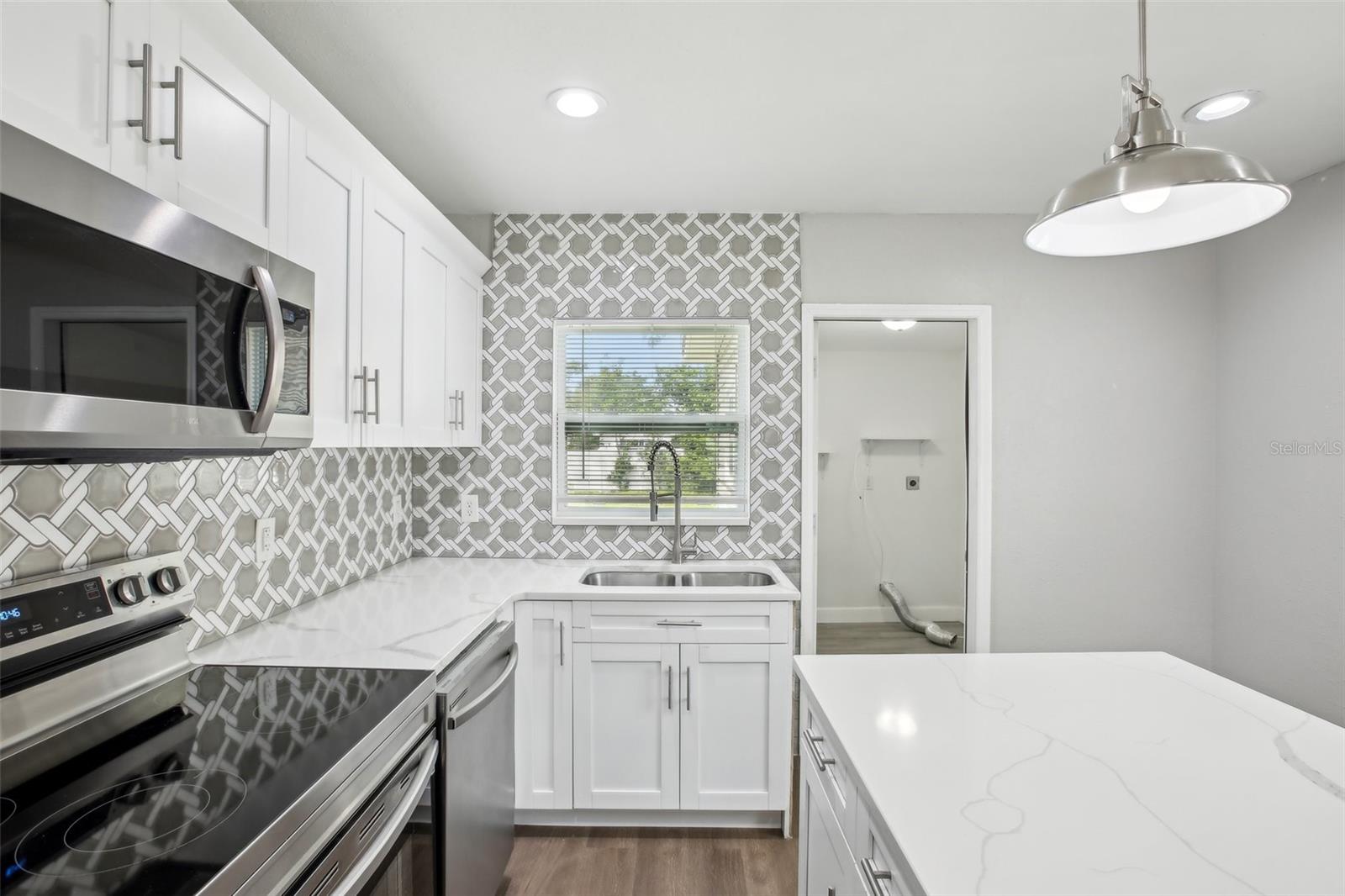 1000 8TH AVE SW, LARGO, FL, 33770