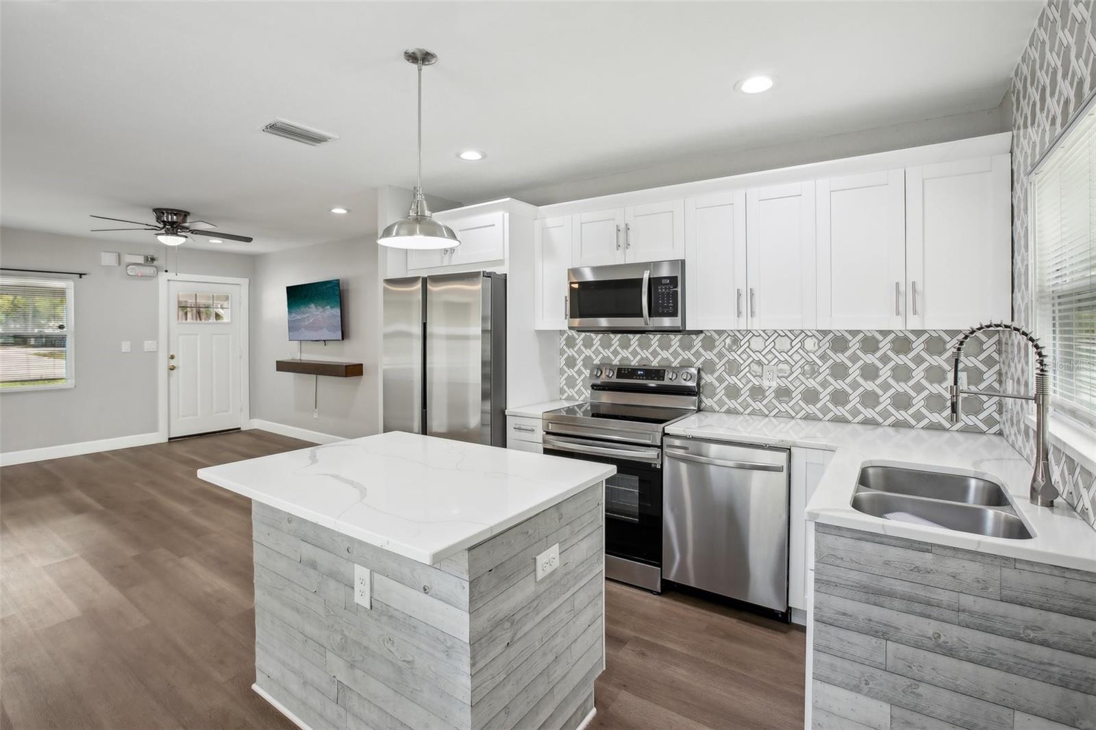 1000 8TH AVE SW, LARGO, FL, 33770