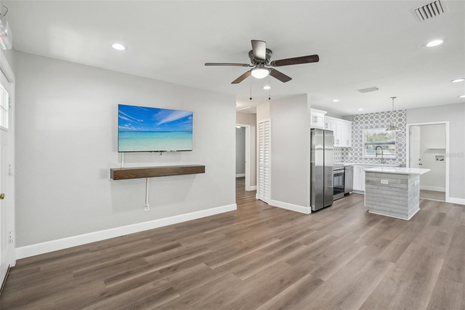 1000 8TH AVE SW, LARGO, FL, 33770