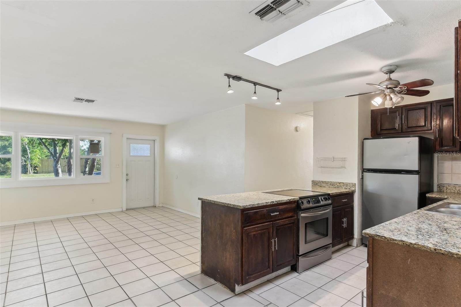 230 DAVISON AVE NE, ST PETERSBURG, FL, 33703