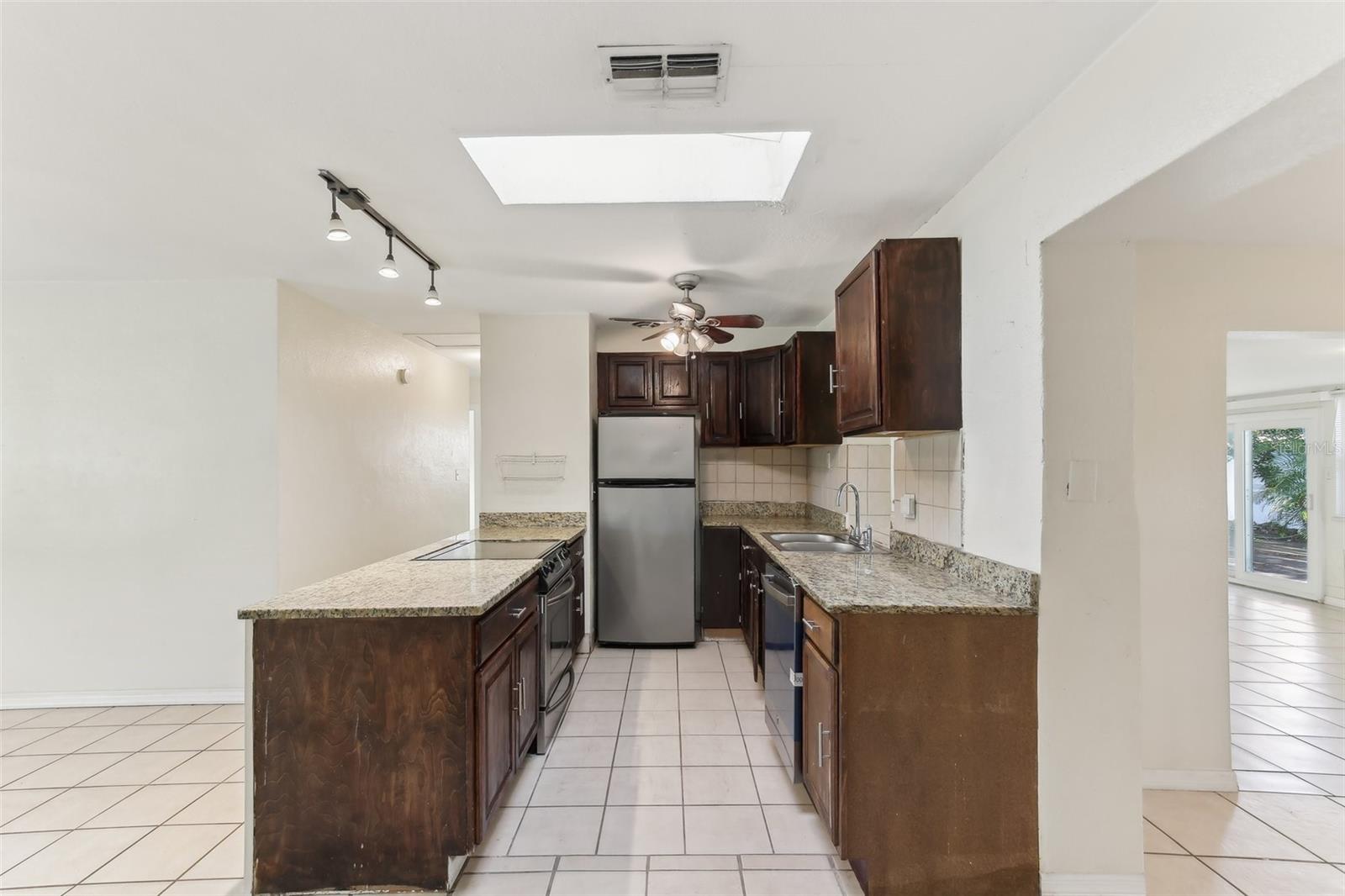 230 DAVISON AVE NE, ST PETERSBURG, FL, 33703