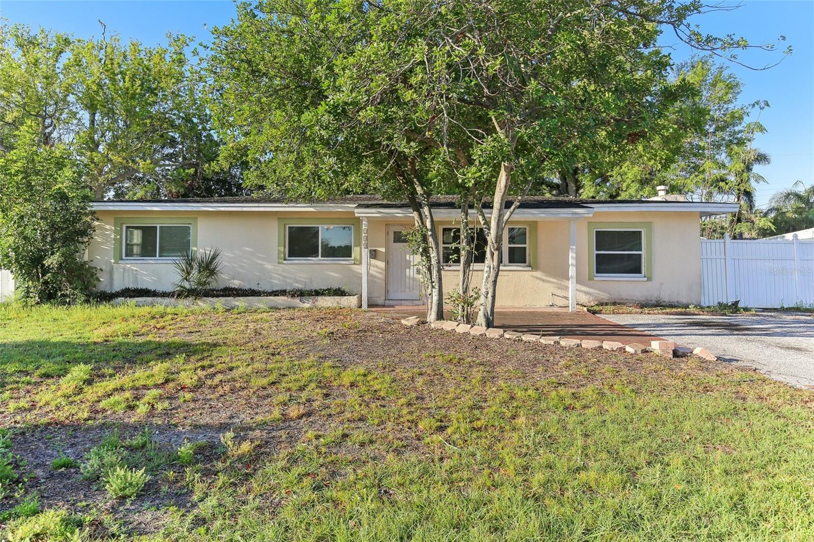 230 DAVISON AVE NE, ST PETERSBURG, FL, 33703