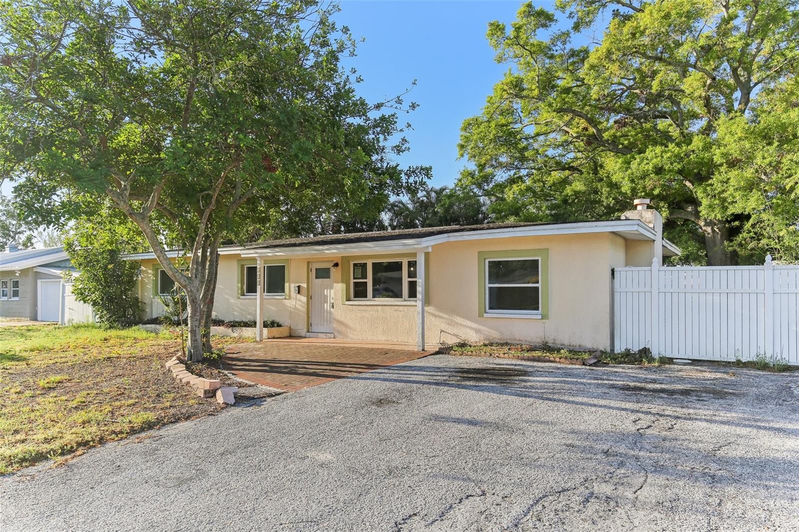 230 DAVISON AVE NE, ST PETERSBURG, FL, 33703