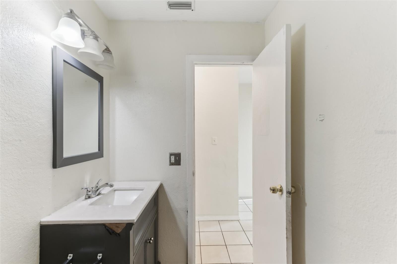 230 DAVISON AVE NE, ST PETERSBURG, FL, 33703