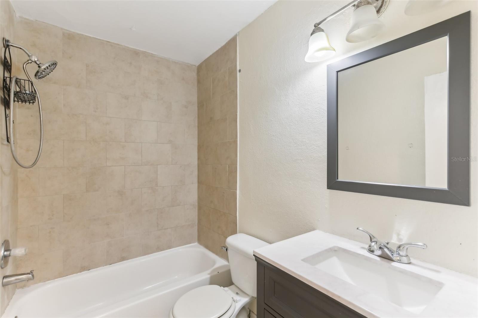 230 DAVISON AVE NE, ST PETERSBURG, FL, 33703