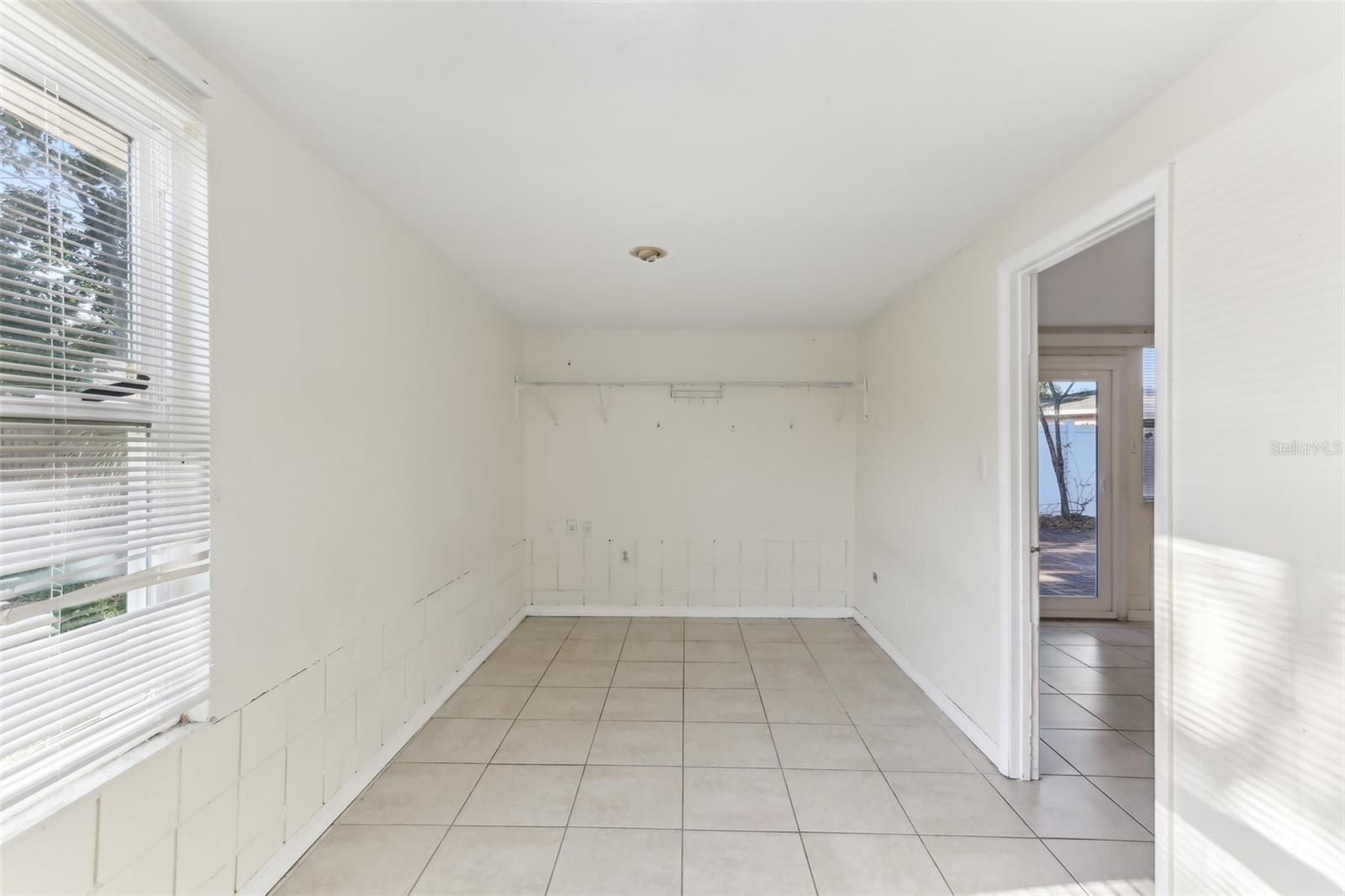 230 DAVISON AVE NE, ST PETERSBURG, FL, 33703