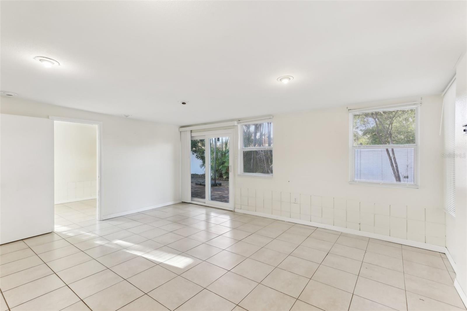 230 DAVISON AVE NE, ST PETERSBURG, FL, 33703