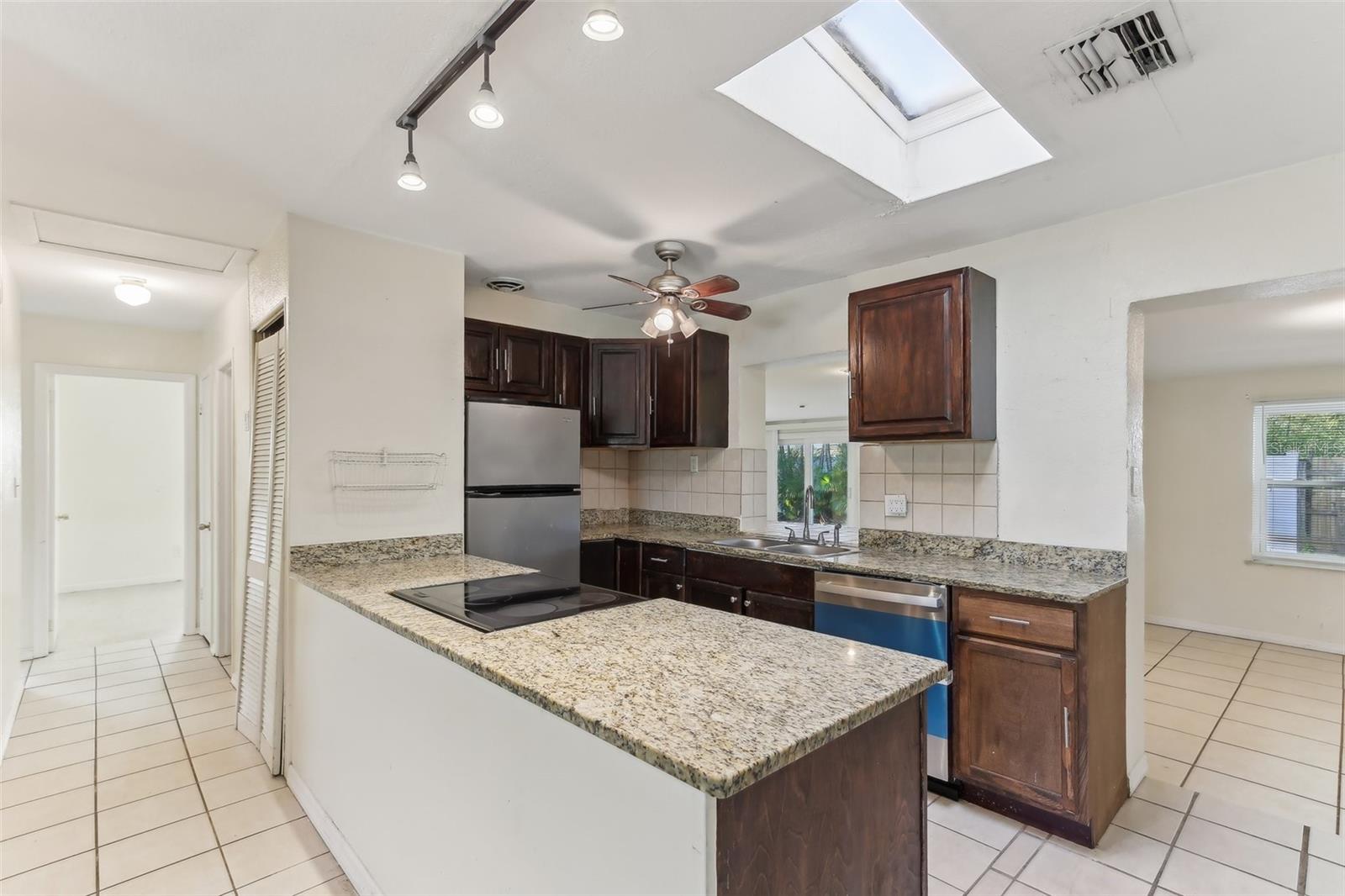 230 DAVISON AVE NE, ST PETERSBURG, FL, 33703