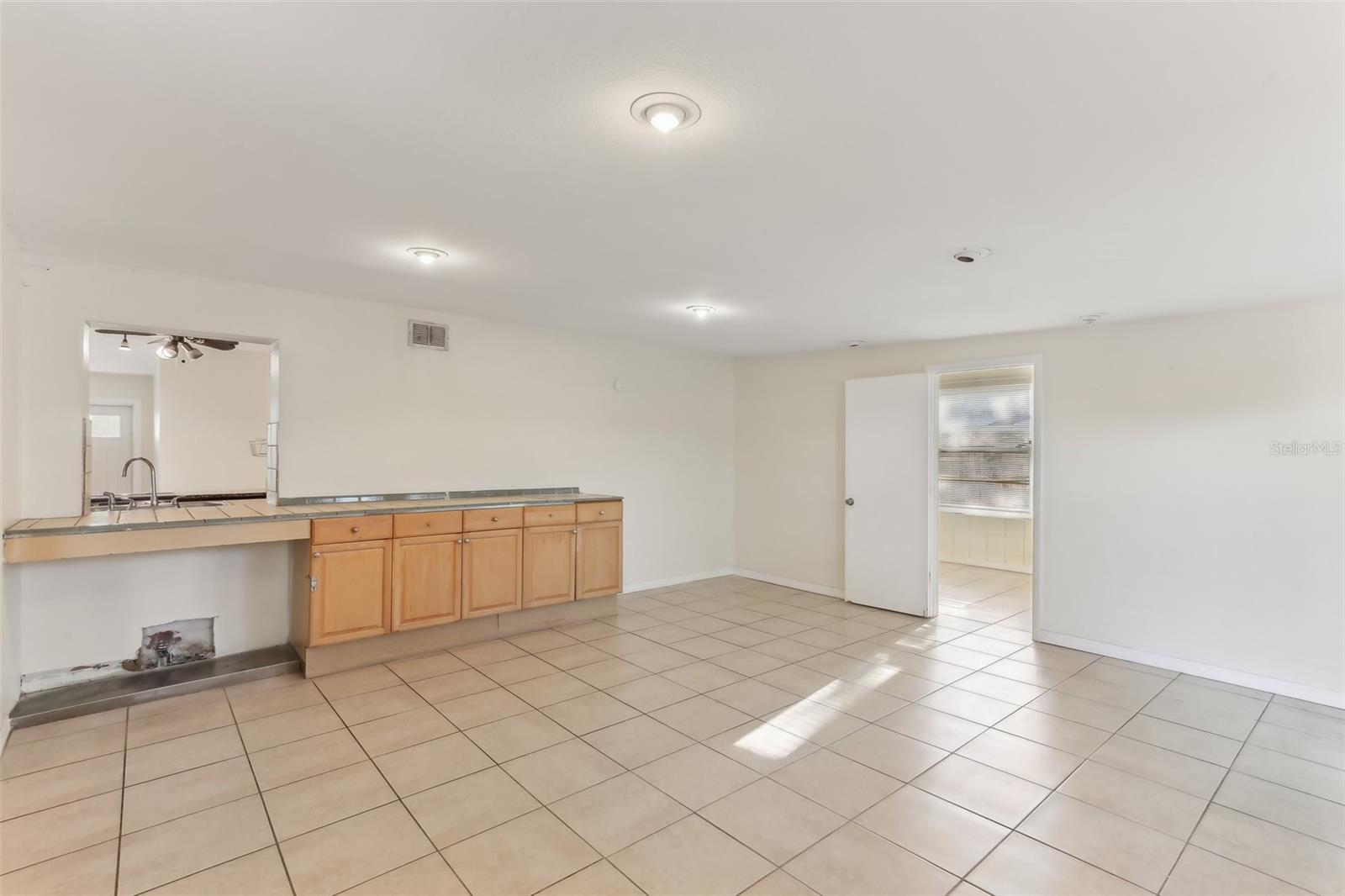 230 DAVISON AVE NE, ST PETERSBURG, FL, 33703