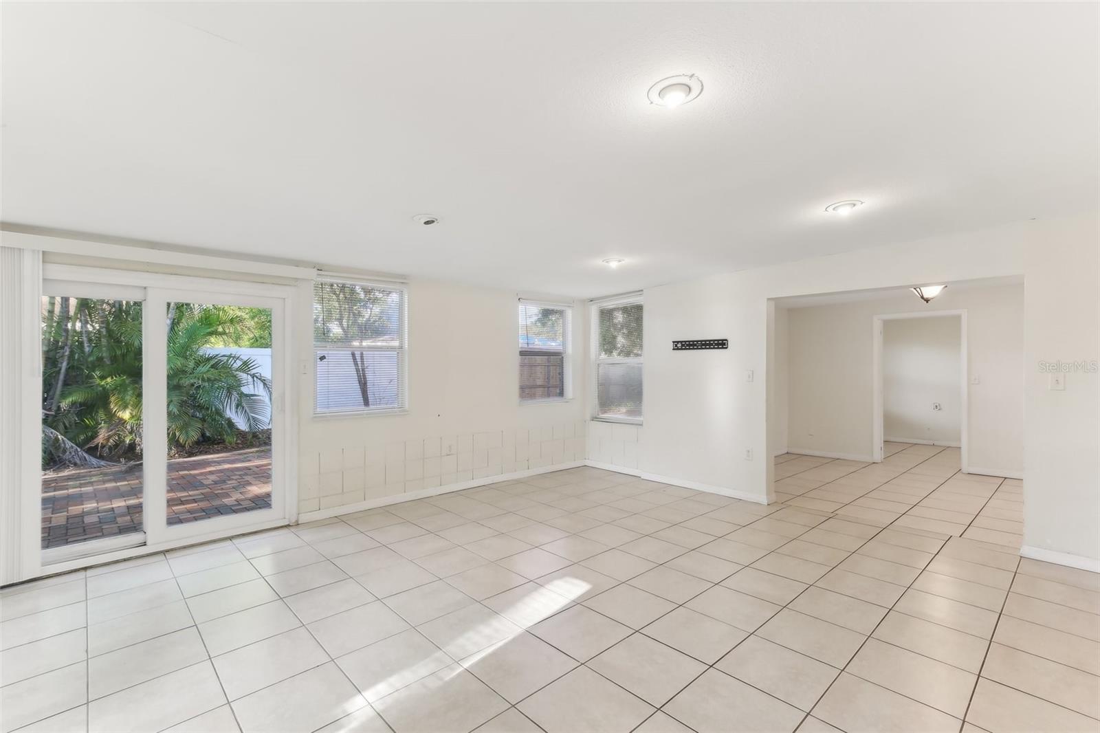 230 DAVISON AVE NE, ST PETERSBURG, FL, 33703