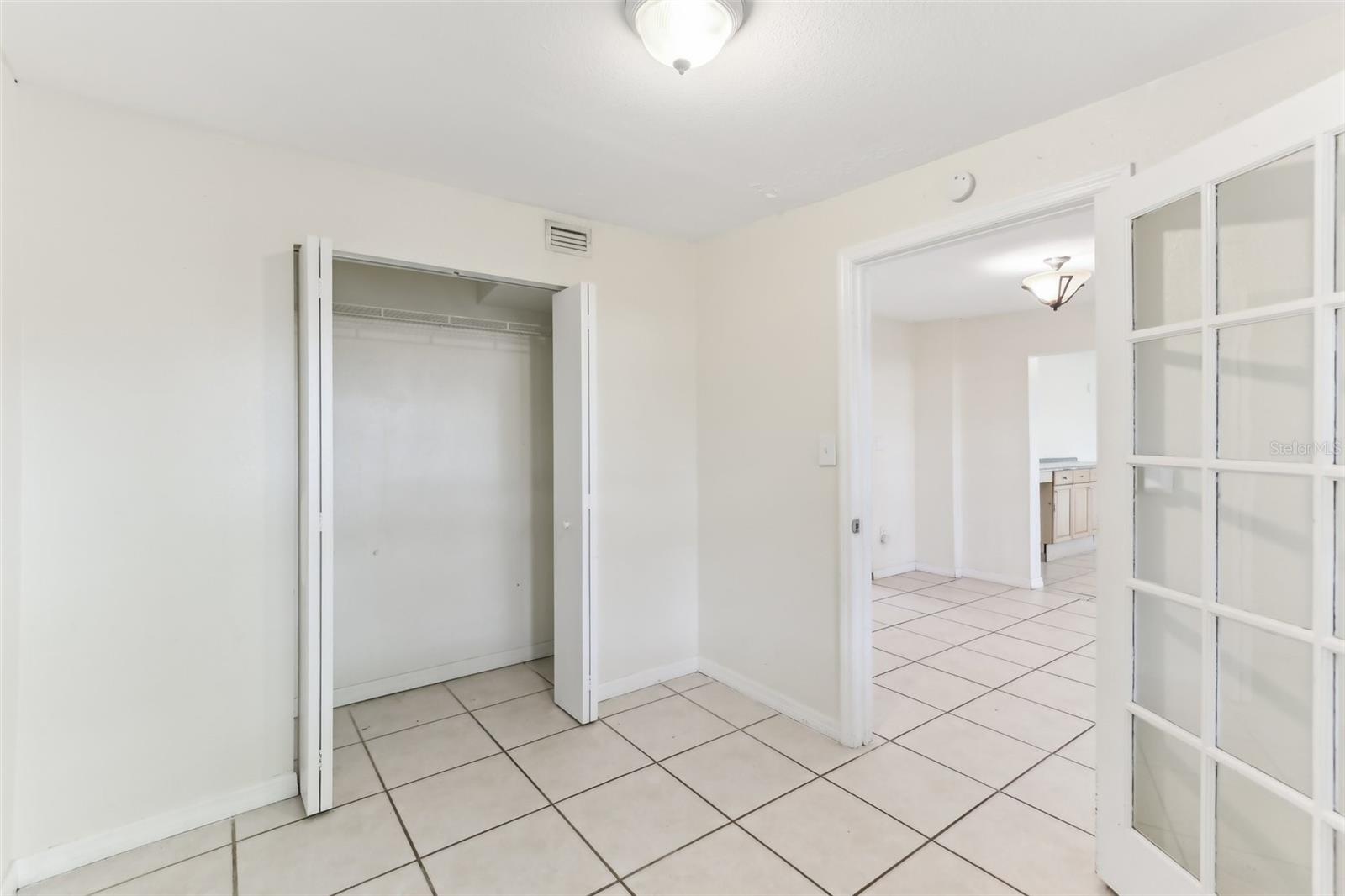 230 DAVISON AVE NE, ST PETERSBURG, FL, 33703