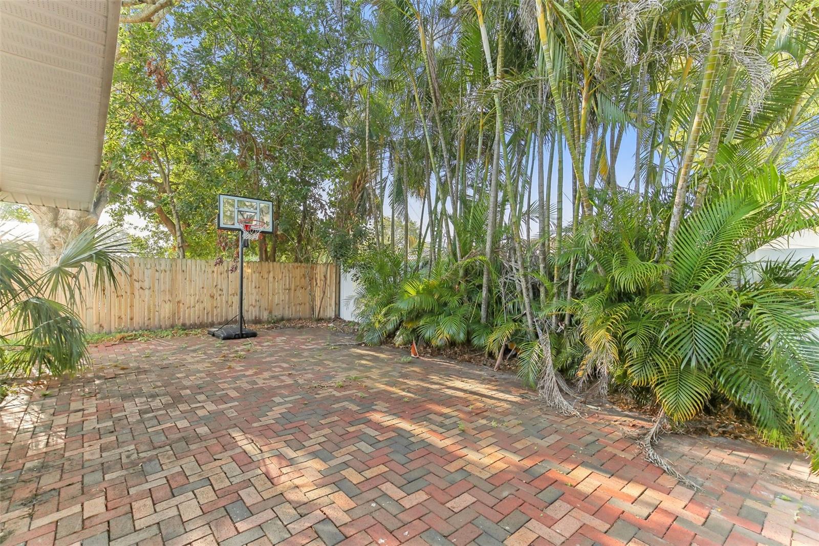 230 DAVISON AVE NE, ST PETERSBURG, FL, 33703
