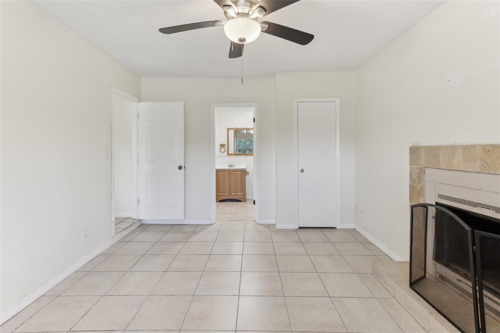 230 DAVISON AVE NE, ST PETERSBURG, FL, 33703