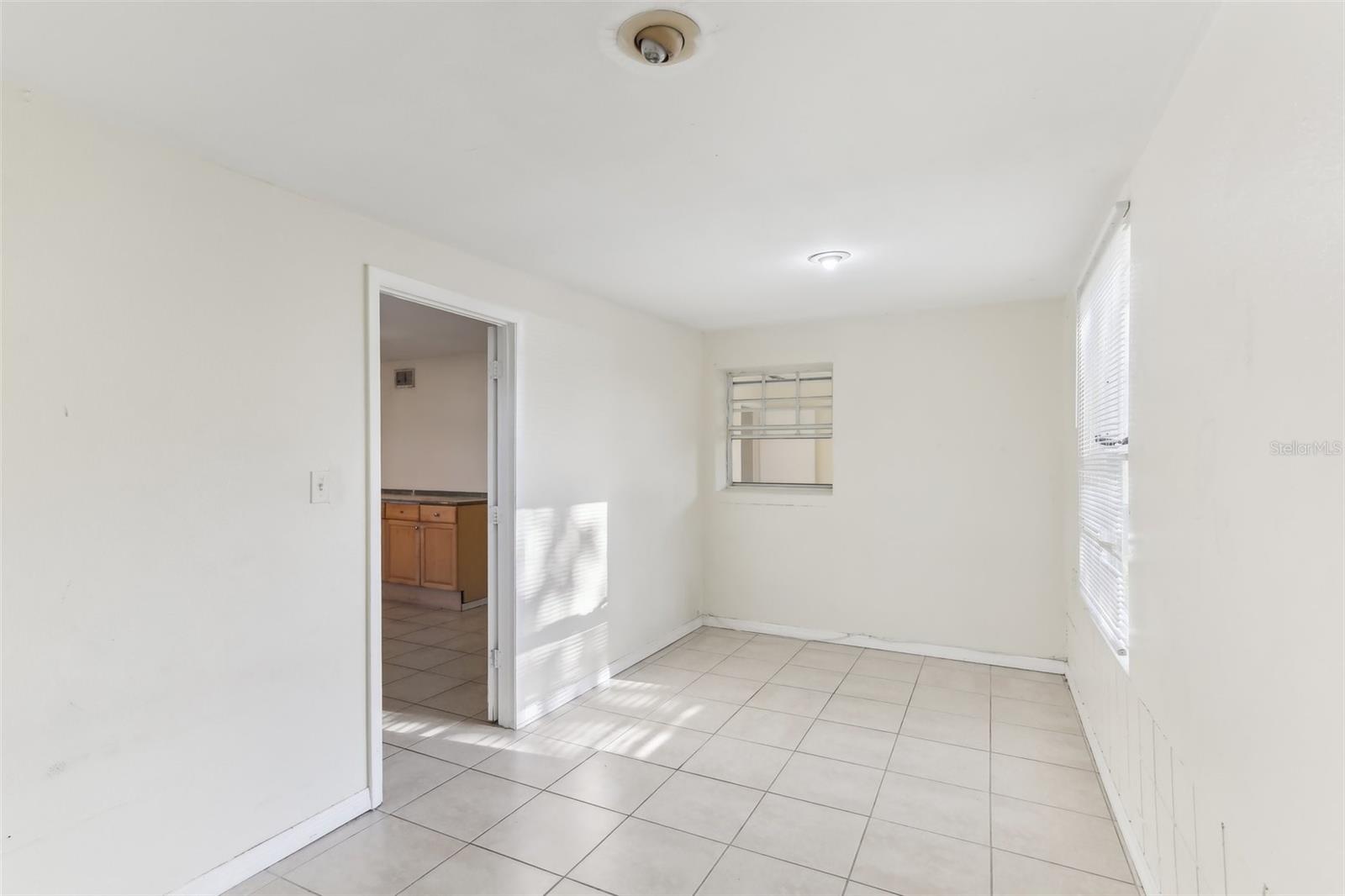 230 DAVISON AVE NE, ST PETERSBURG, FL, 33703
