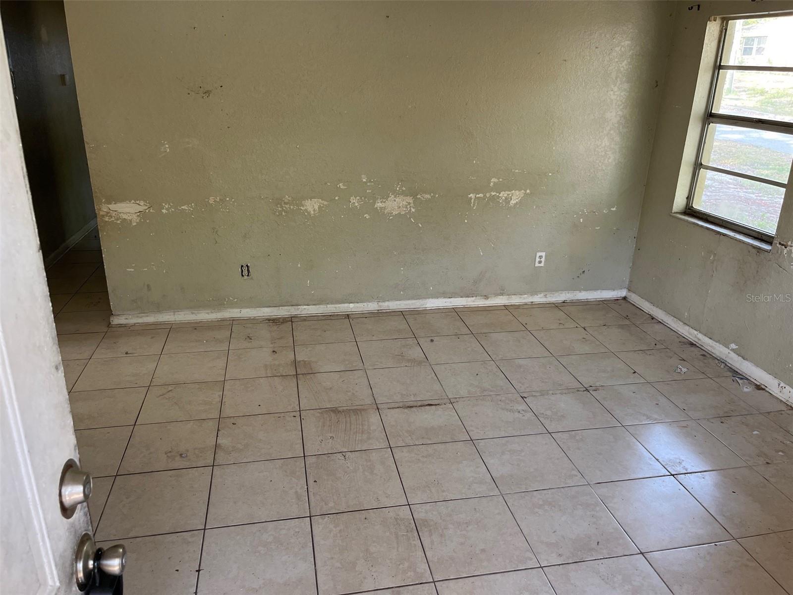 2918 E WATERS AVE, TAMPA, FL, 33604