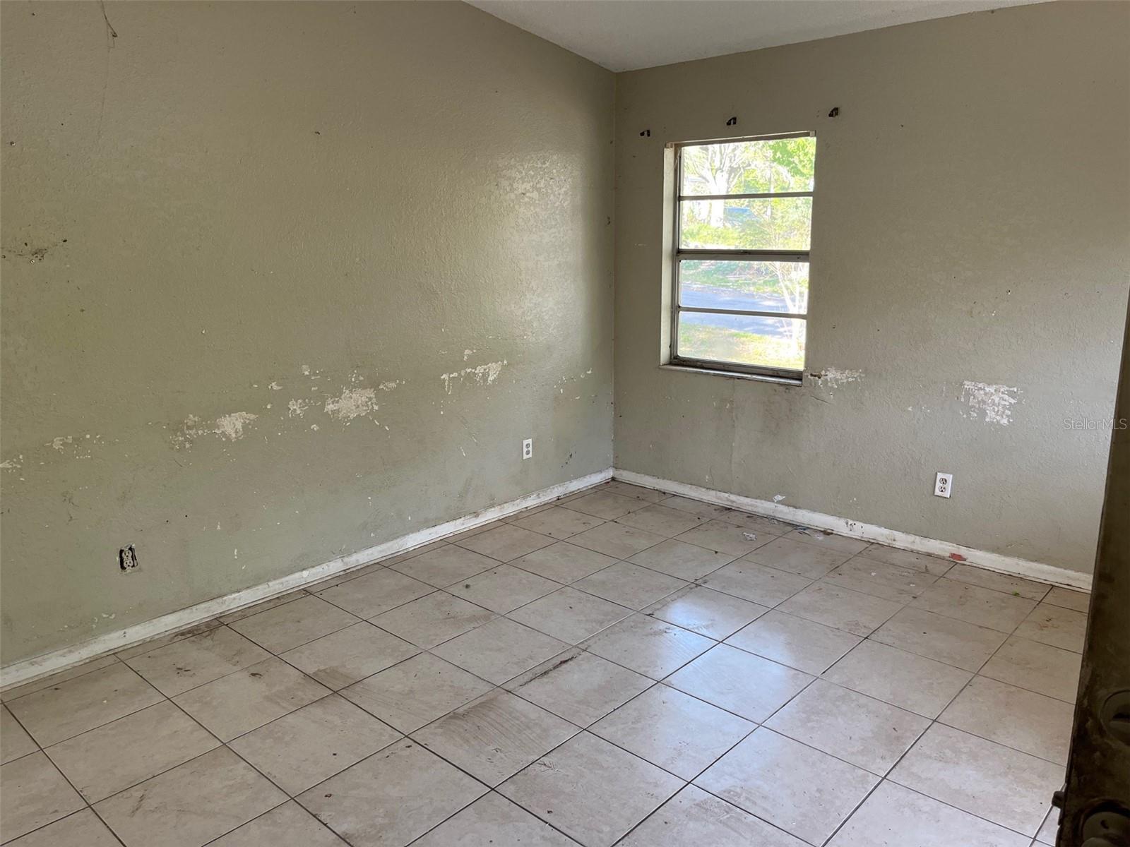 2918 E WATERS AVE, TAMPA, FL, 33604