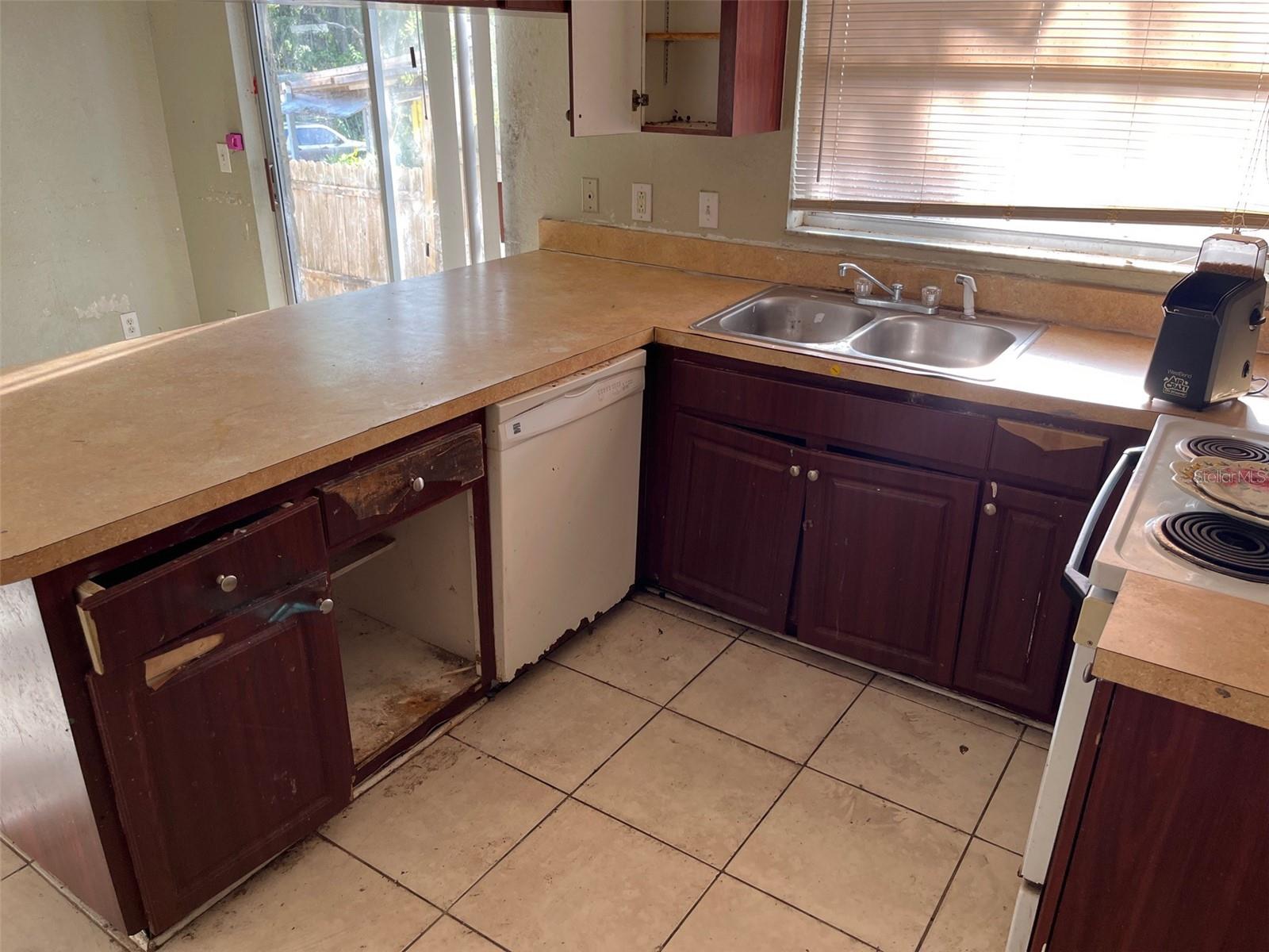 2918 E WATERS AVE, TAMPA, FL, 33604