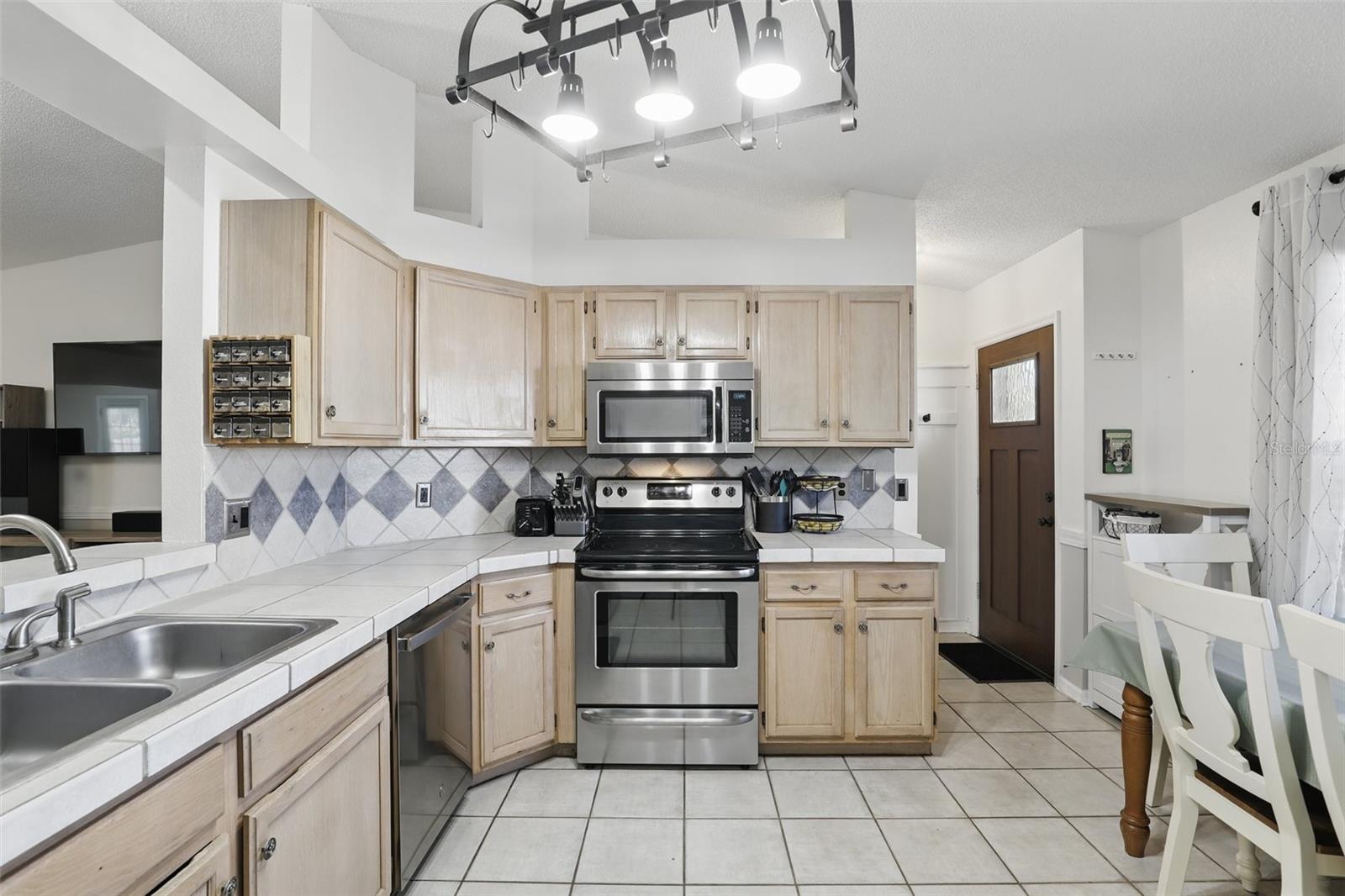 2098 HEDGEROW CIR, OCOEE, FL, 34761