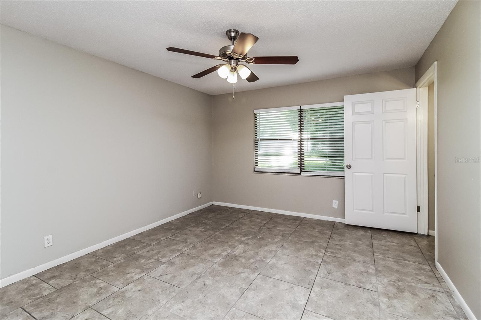 8828 AVA LAKE DR, ORLANDO, FL, 32810