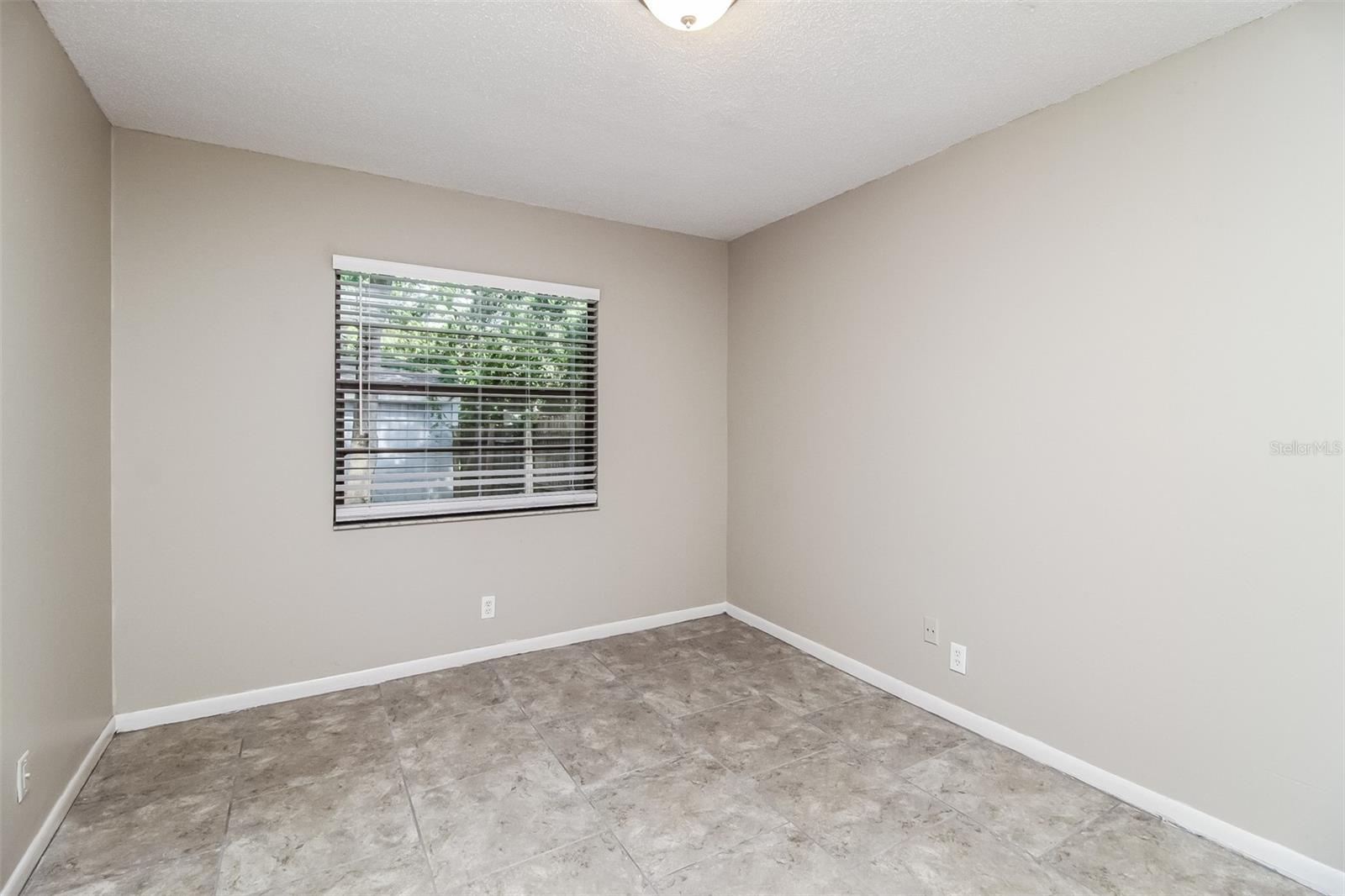 8828 AVA LAKE DR, ORLANDO, FL, 32810