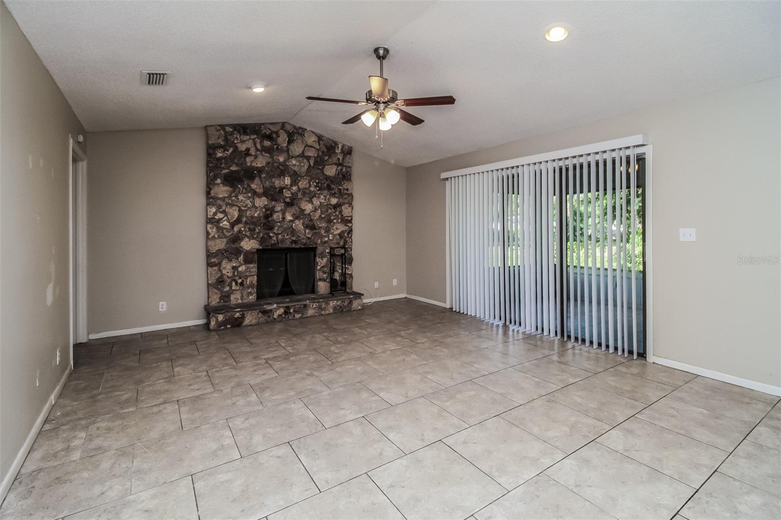 8828 AVA LAKE DR, ORLANDO, FL, 32810