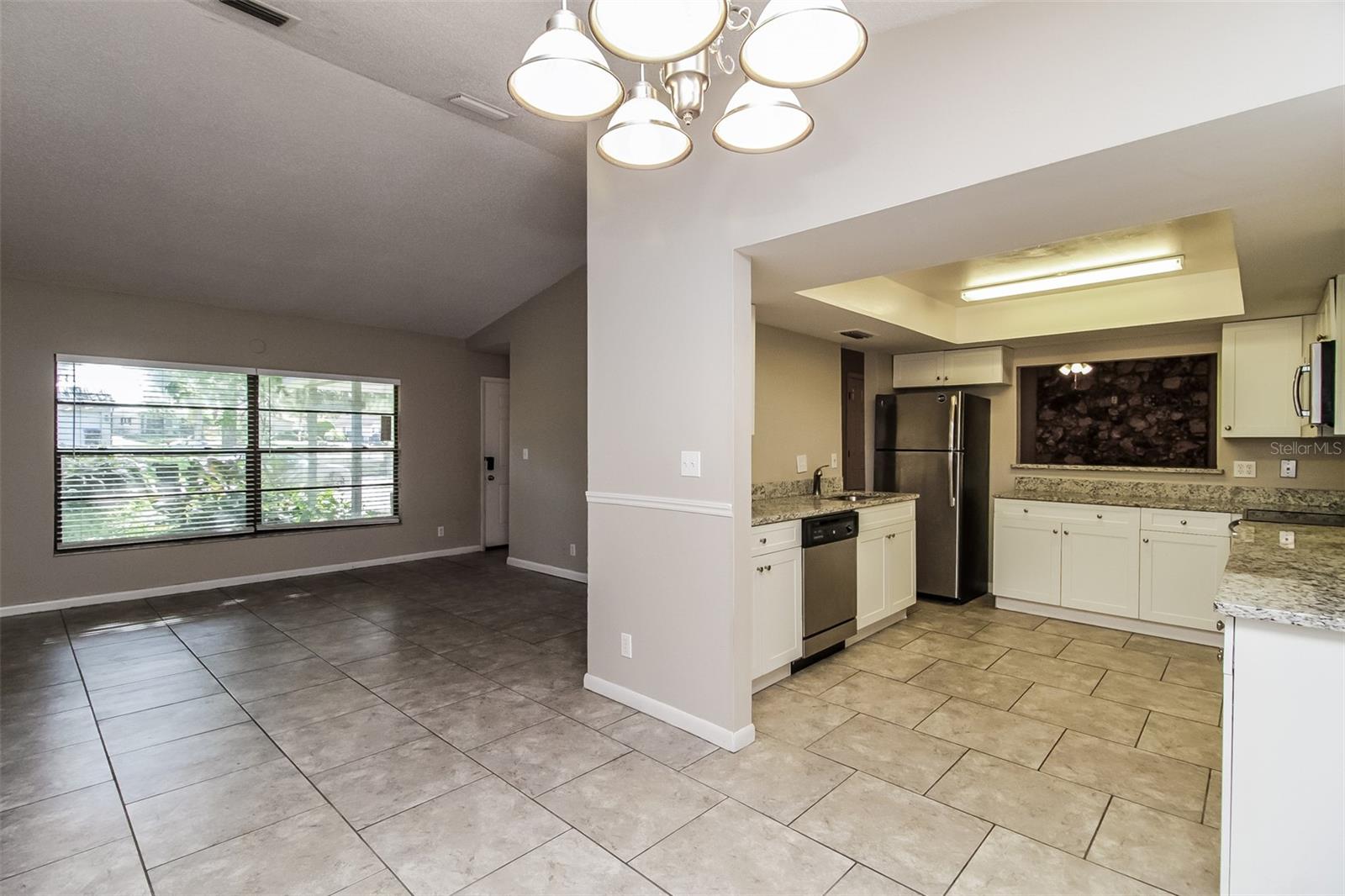 8828 AVA LAKE DR, ORLANDO, FL, 32810
