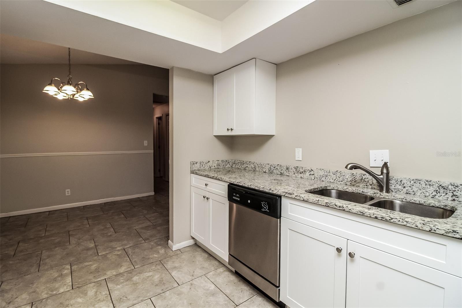 8828 AVA LAKE DR, ORLANDO, FL, 32810
