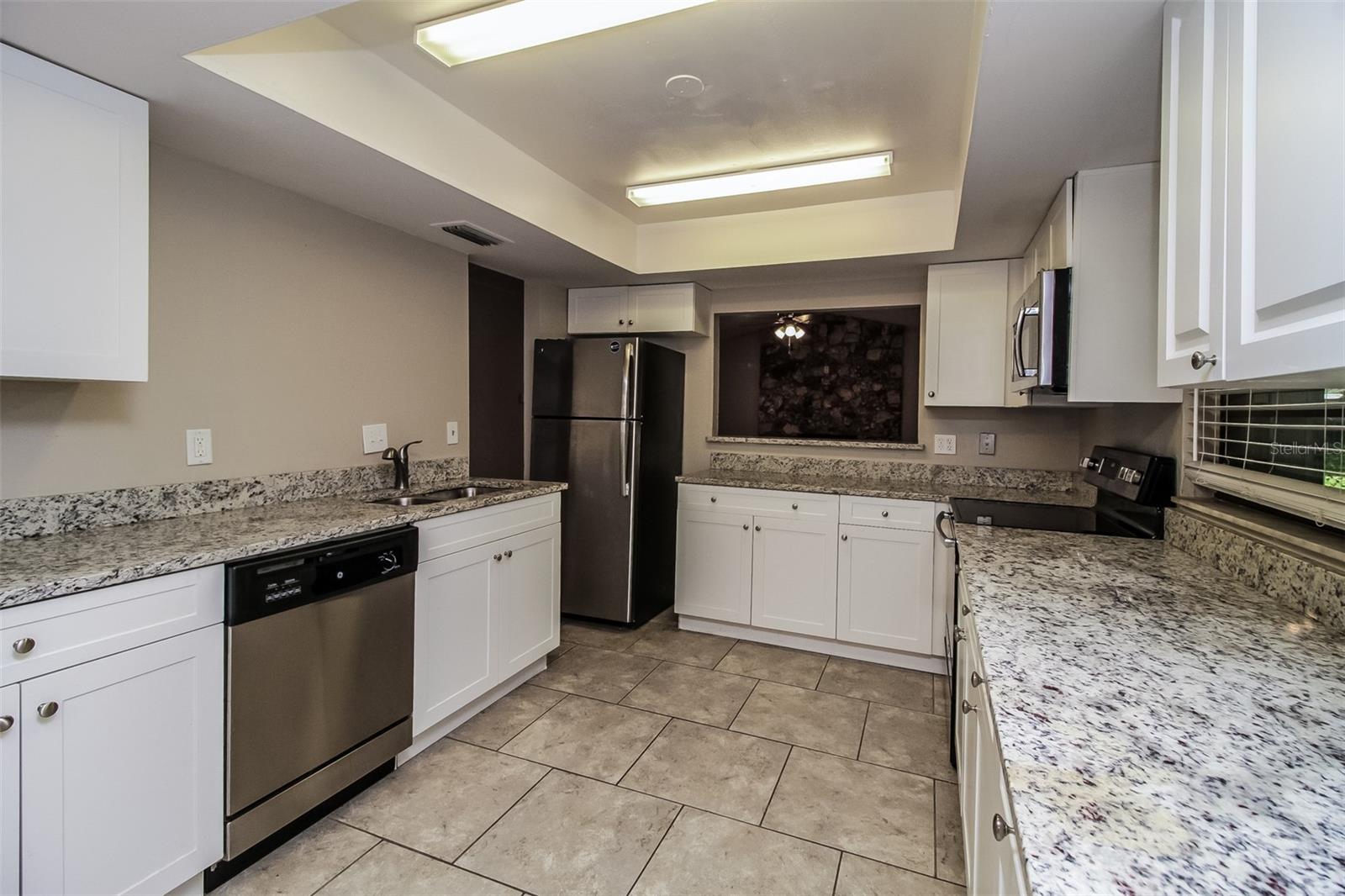 8828 AVA LAKE DR, ORLANDO, FL, 32810