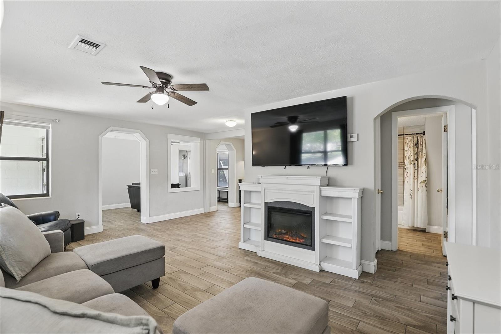 211 AGUA VISTA ST, DEBARY, FL, 32713