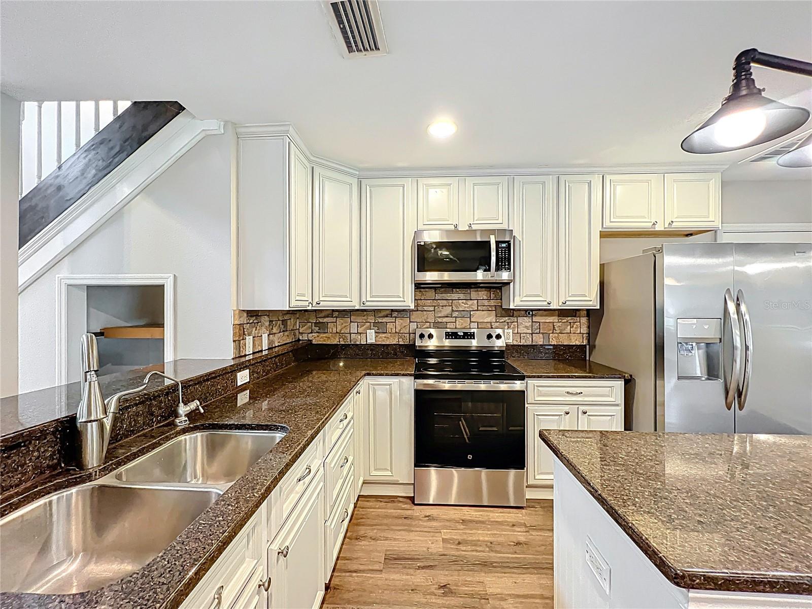 22119 WEEKS BLVD, LAND O LAKES, FL, 34639
