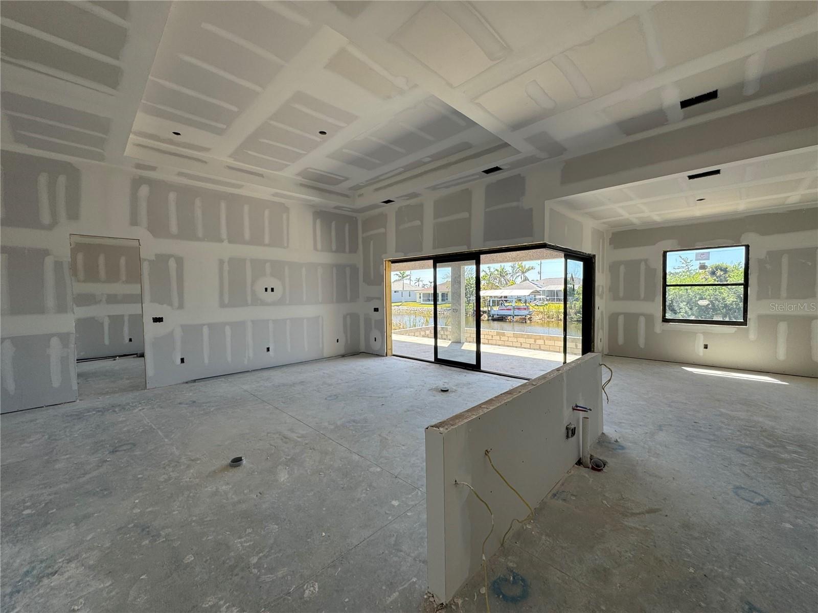 15464 LAKELAND CIR, PORT CHARLOTTE, FL, 33981