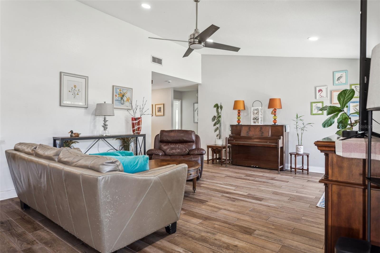 11012 ASHBOURNE CIR, TAMPA, FL, 33624