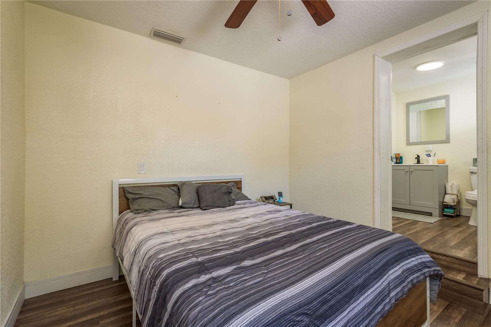 8423 JACKSON SPRINGS RD, TAMPA, FL, 33615