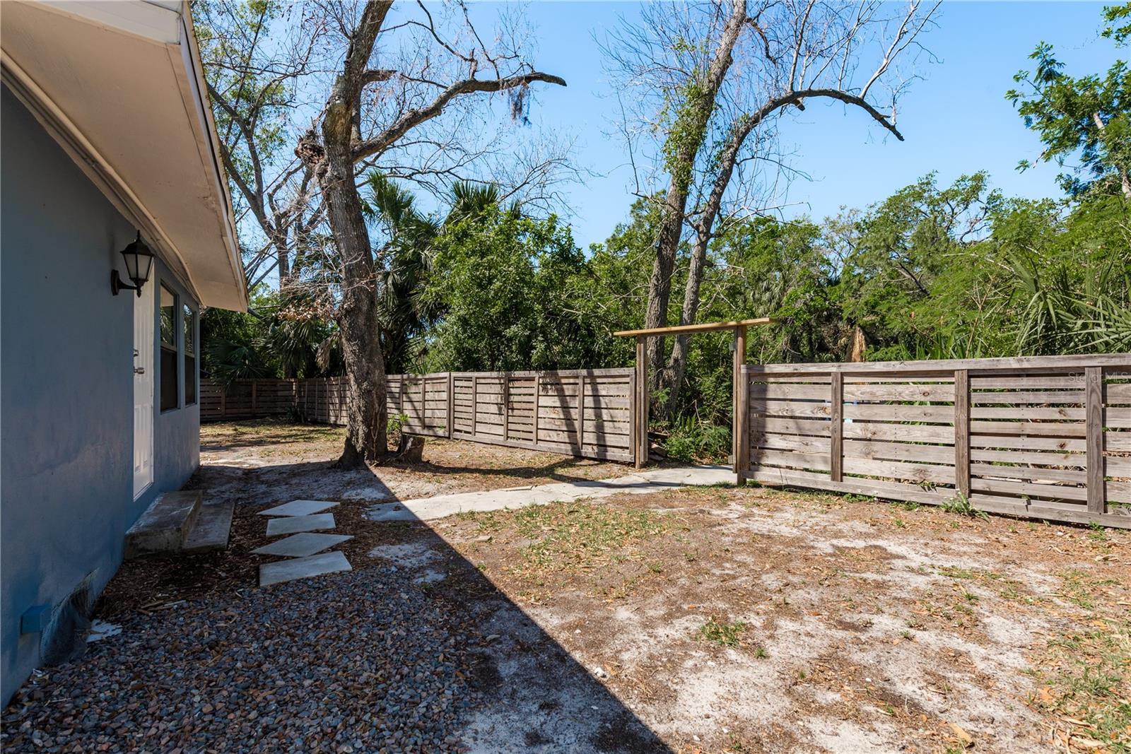 8423 JACKSON SPRINGS RD, TAMPA, FL, 33615