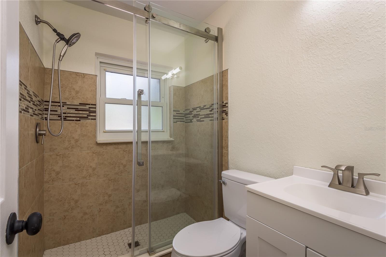 8423 JACKSON SPRINGS RD, TAMPA, FL, 33615