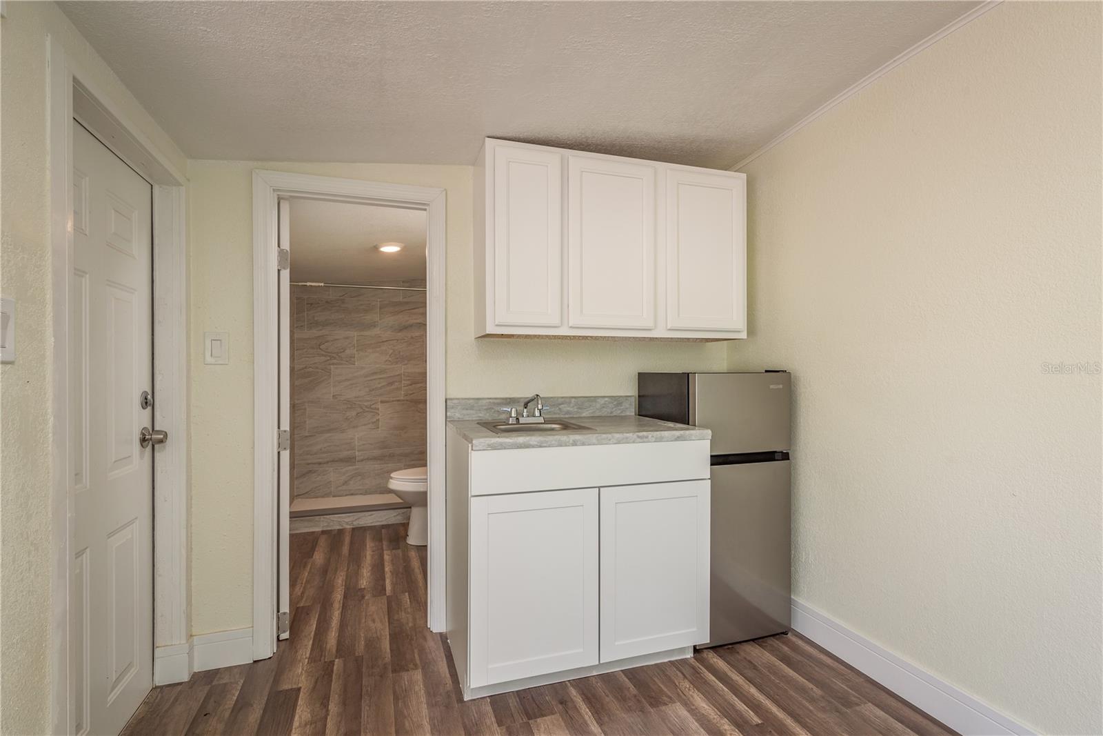 8423 JACKSON SPRINGS RD, TAMPA, FL, 33615