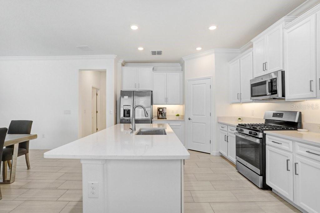17214 STAR BANKS ST, WIMAUMA, FL, 33598