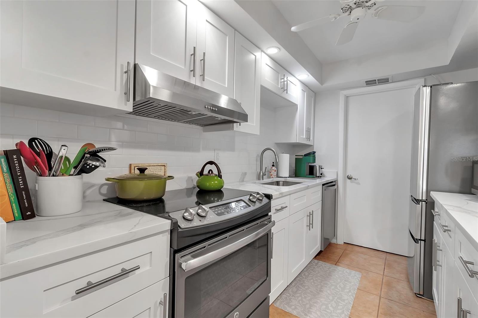 6946 WOODWIND DR #2, SARASOTA, FL, 34231