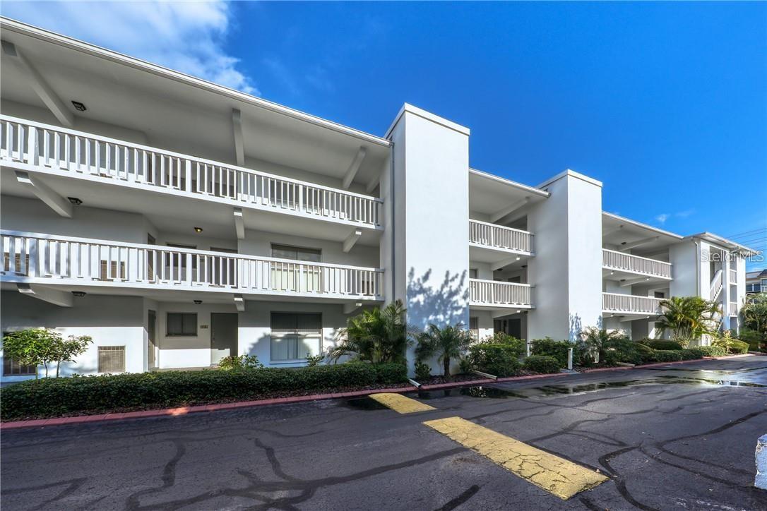 2944 W BAY DR #206, BELLEAIR BLUFFS, FL, 33770