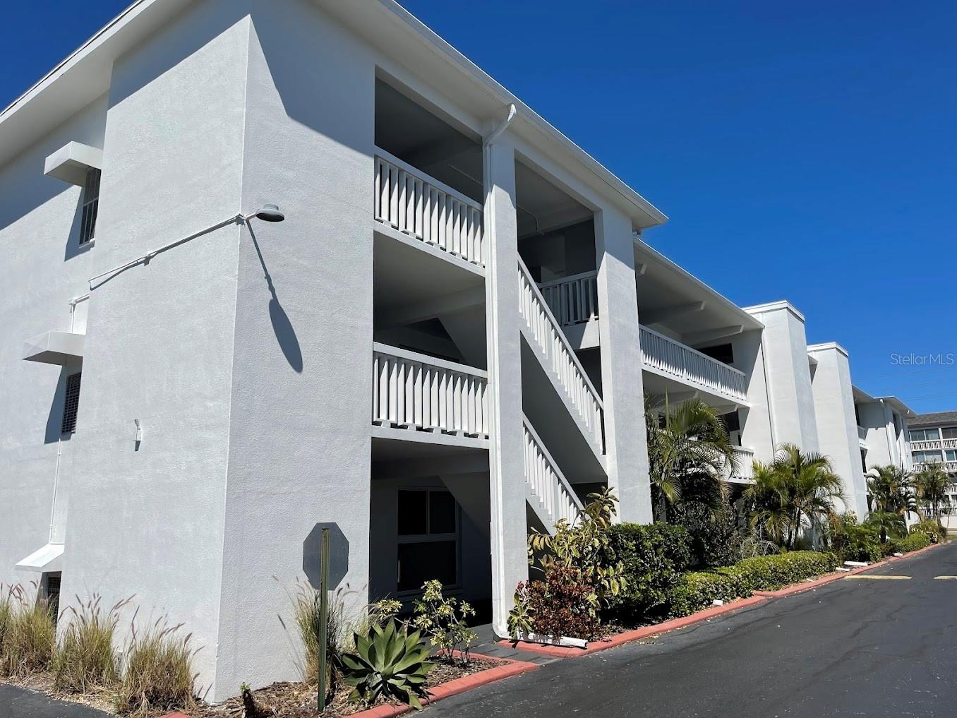 2944 W BAY DR #206, BELLEAIR BLUFFS, FL, 33770