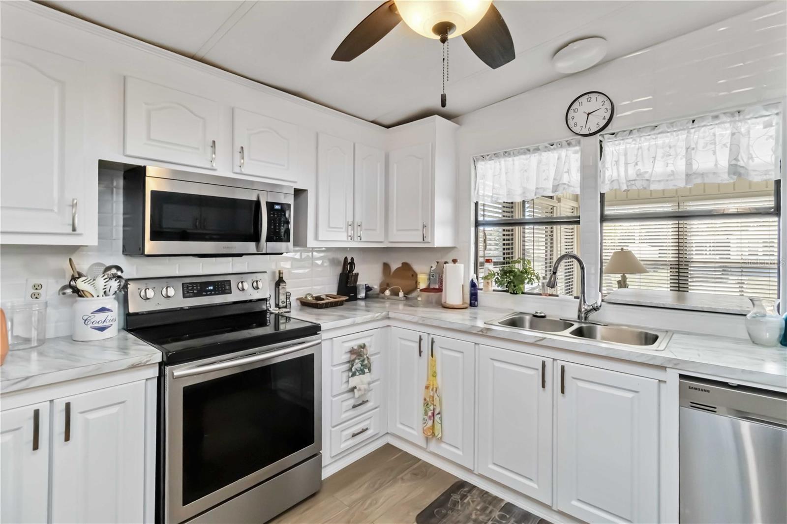 2909 HOLLY AVE, ENGLEWOOD, FL, 34224